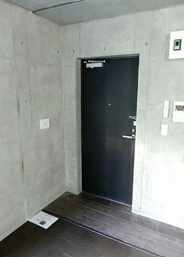玄関　別部屋の画像を使用しております。