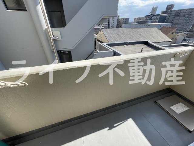バルコニー　お洗濯にも便利なバルコニー付き
