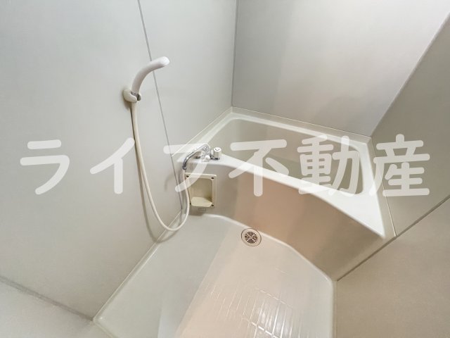 バス・シャワールーム　落ち着いた空間のお風呂です