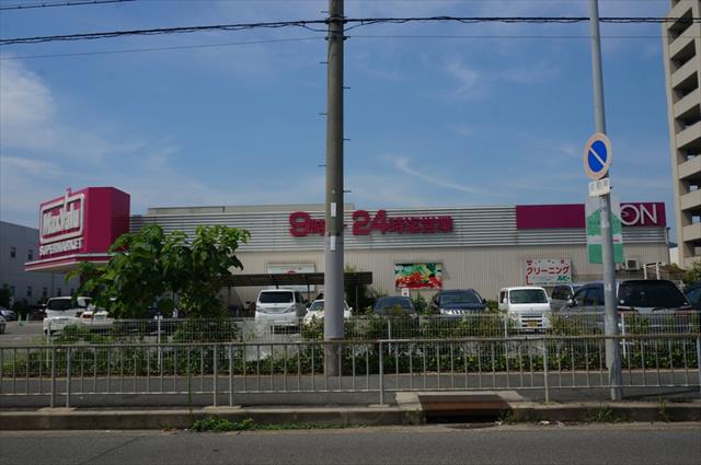 スーパー　マックスバリュ高槻南店（スーパー）まで404m