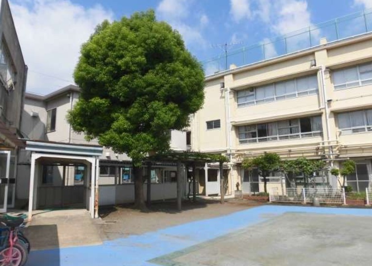 小学校　目黒区立中根小学校（小学校）まで554m