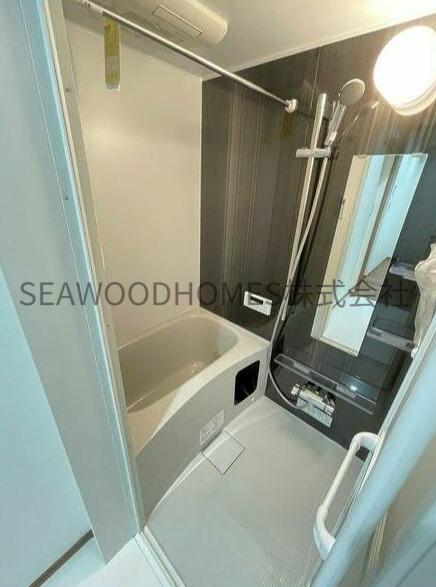 バス・シャワールーム　綺麗な浴槽で日々の疲れをリフレッシュ。