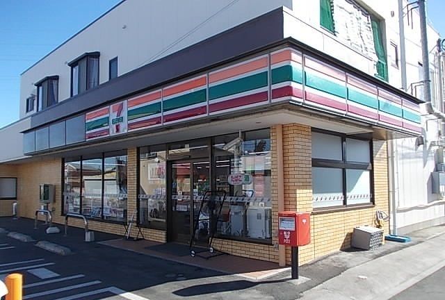 コンビニ　セブンイレブン飯泉店（コンビニ）まで250m