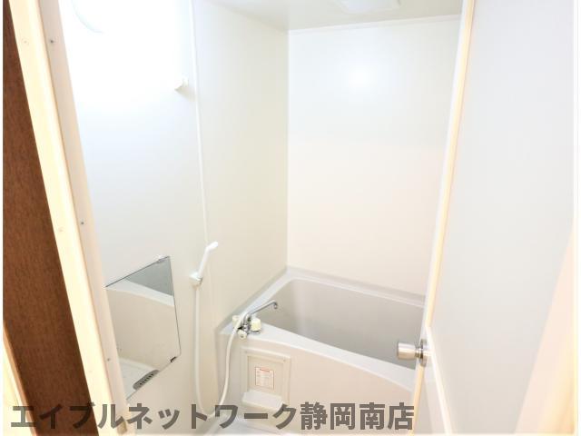 バス・シャワールーム　ゆったり過ごせるお風呂です