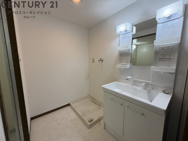 トイレ　温水洗浄便座付きのトイレです♪