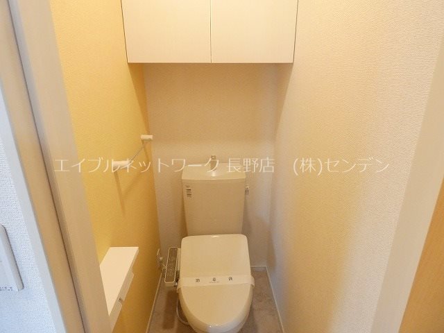 トイレ　写真は203号室です（参考）