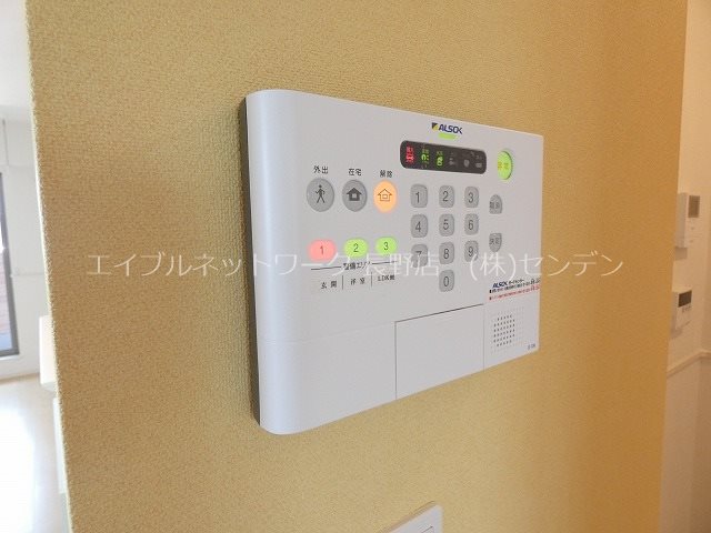 セキュリティ　写真は203号室です（参考）