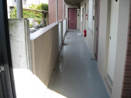 小田急江ノ島線 高座渋谷駅 徒歩8分 3階建 築26年の玄関写真