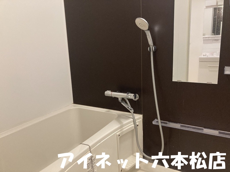 地下鉄七隈線 六本松駅 徒歩9分 7階建 築35年の風呂写真