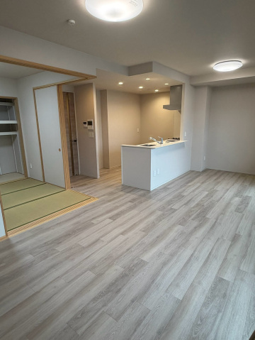 ＪＲ山陽本線 福山駅 徒歩9分 15階建 築6年の居間写真
