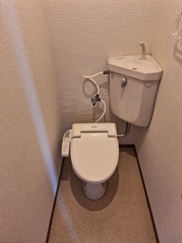トイレ　温水洗浄便座付き