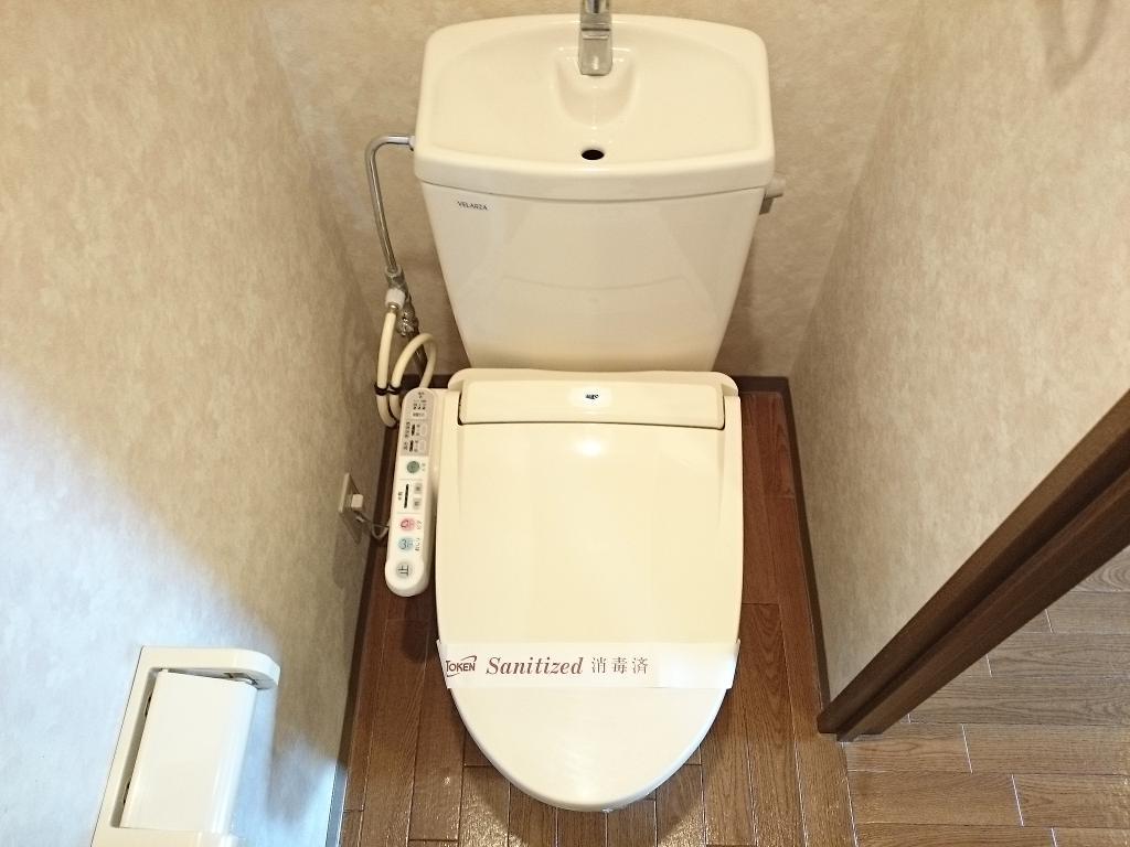 トイレ　嬉しい温水洗浄便座付き♪