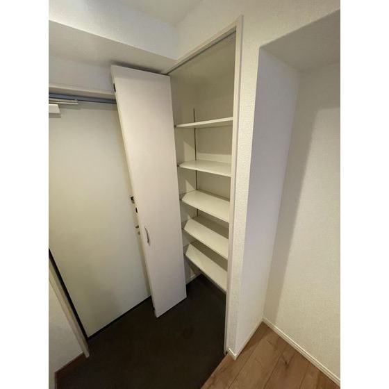 玄関　※同タイプ別部屋の写真です。現況優先。
