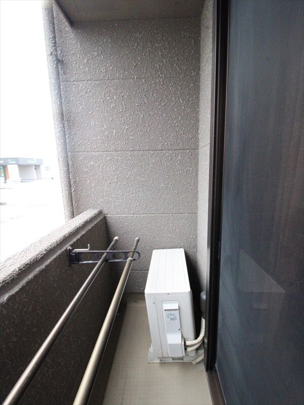 バルコニー　バルコニー・電動シャッター＆物干し竿付き