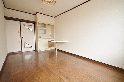 居室・リビング　室内