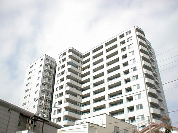 建物外観　最寄り駅から徒歩１分