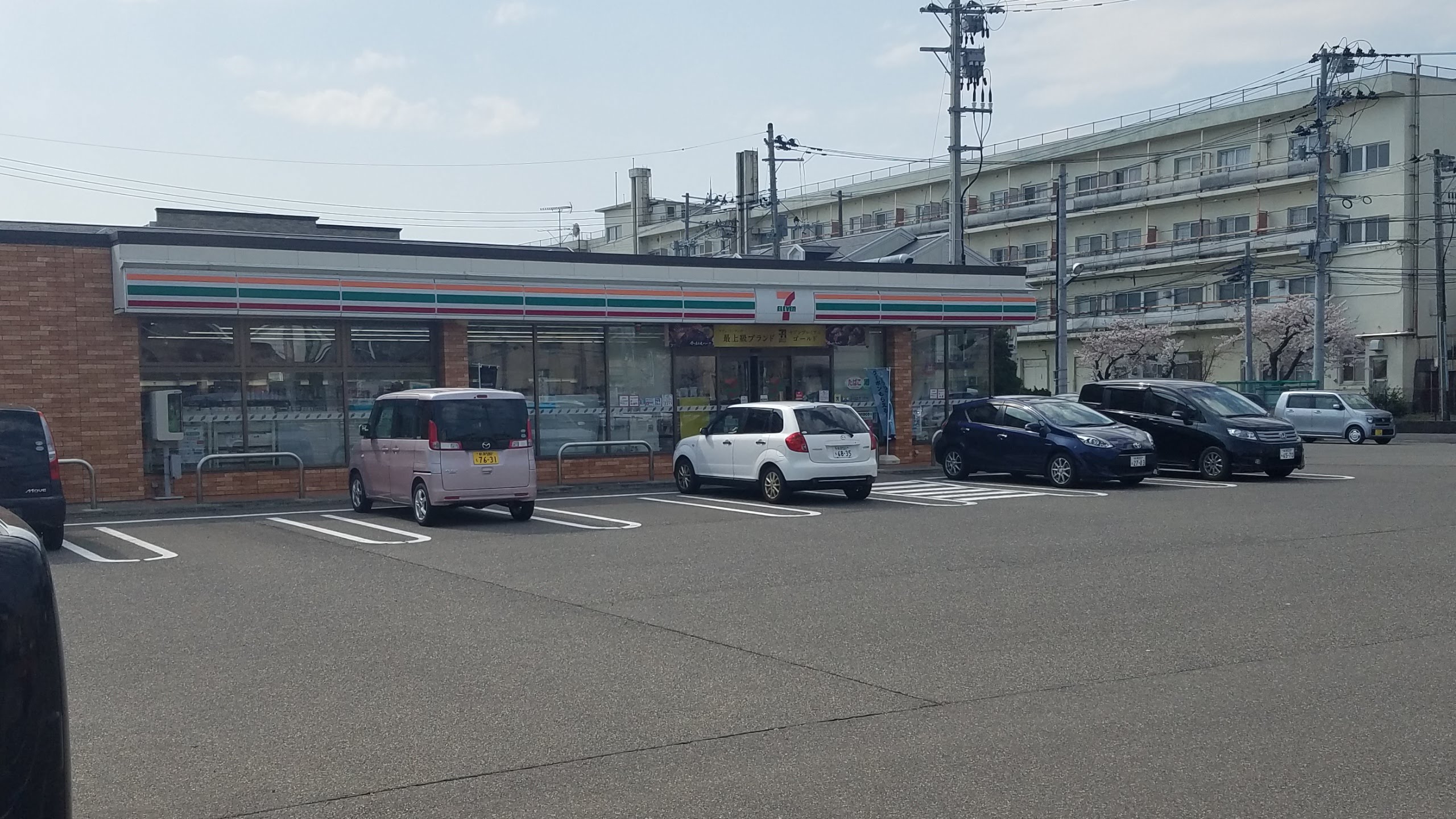 コンビニ　セブンイレブン新潟女池西店（コンビニ）まで568m