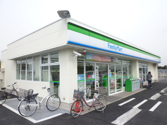 コンビニ　ファミリーマート大和上草柳店（コンビニ）まで241m