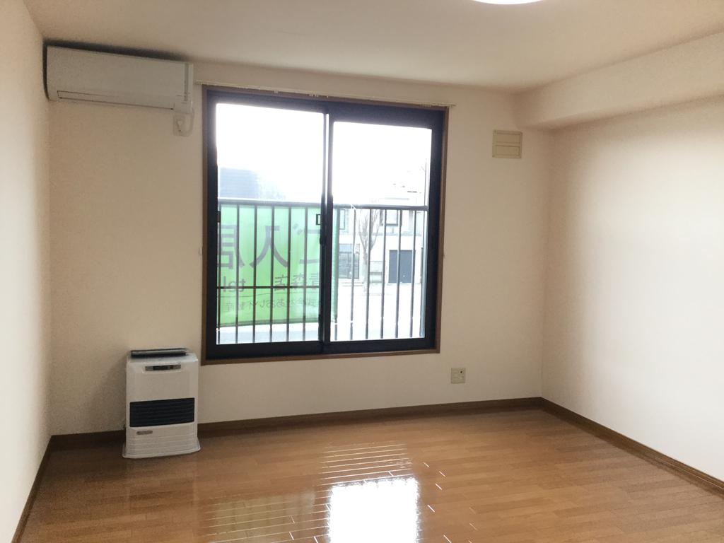 居室・リビング　室内