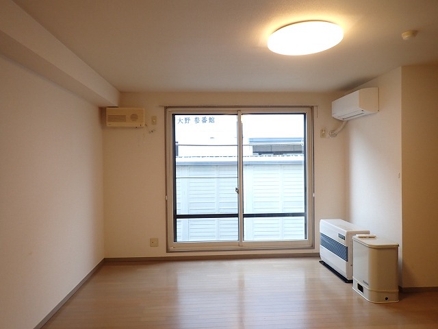 居室・リビング　リビング16帖のお部屋です