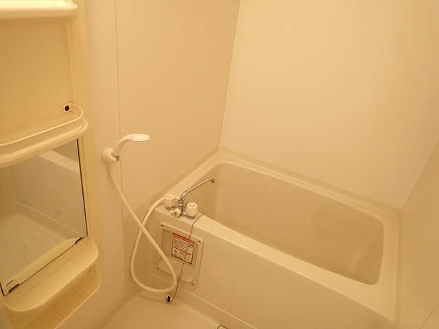 バス・シャワールーム　清潔感のある浴室です