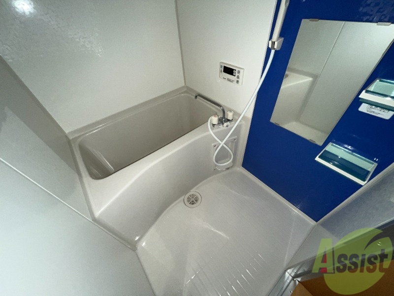 バス・シャワールーム　浴室は狭すぎず、シャワーも浴びやすそうです。