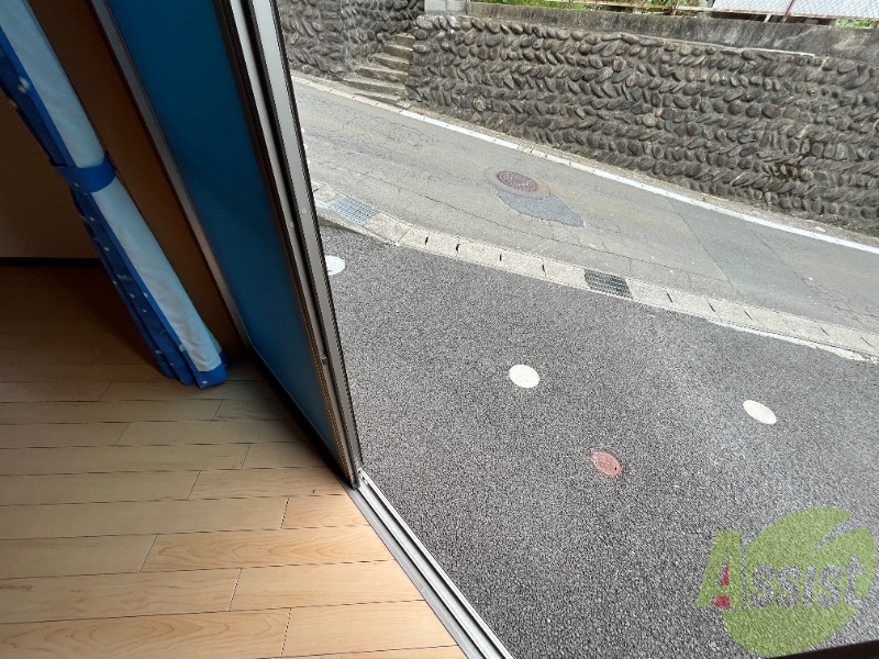 バルコニー　バルコニーはありませんが洗濯物を干すスペースはございます。