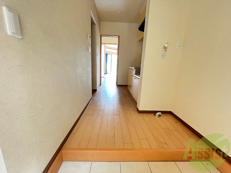 玄関　玄関から撮影しました。明るい印象ですね。