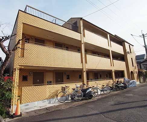 京都市左京区松ケ崎御所ノ内町のマンションの建物外観