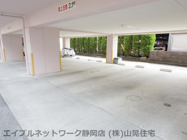 【静岡市葵区伊呂波町のマンションの駐車場】