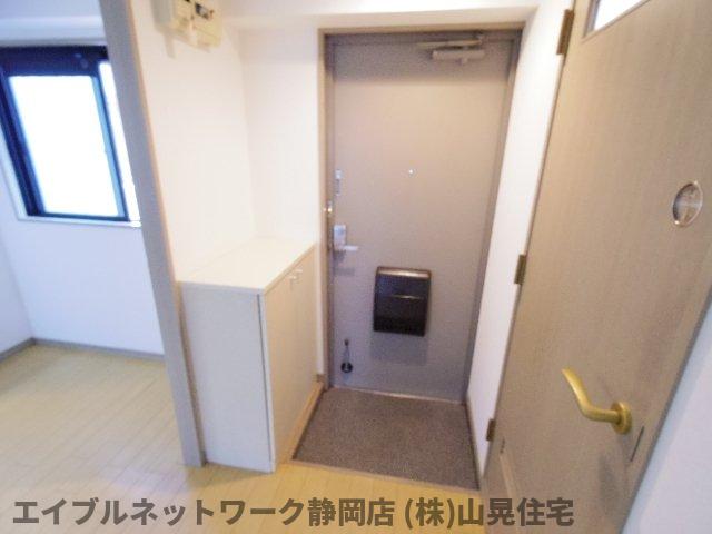 【静岡市葵区伊呂波町のマンションの玄関】