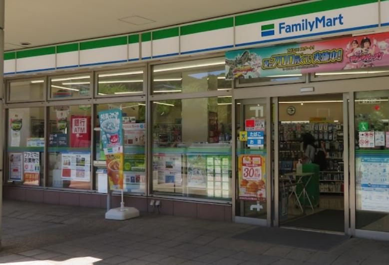 コンビニ　ファミリーマートウェルシティ横須賀店（コンビニ）まで1350m