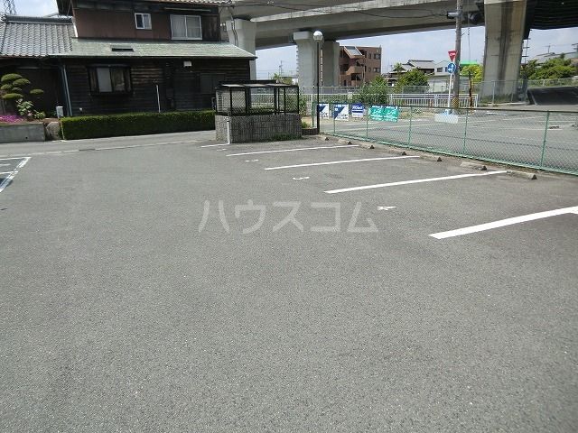 【四日市市川北のマンションの駐車場】