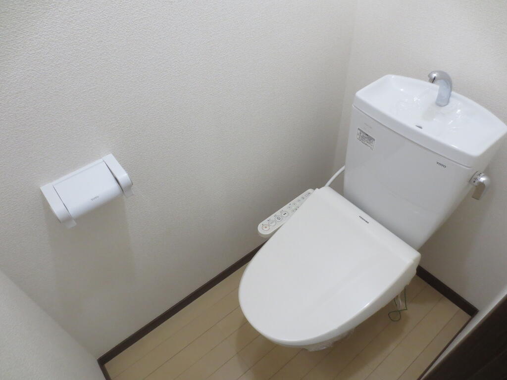 トイレ　温水洗浄便座付き！