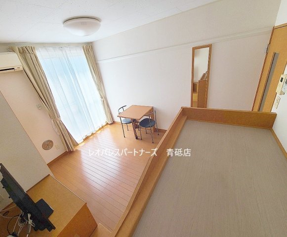 その他部屋・スペース　反転タイプ 1Fは床がフローリング、2Fはカーペットになりま