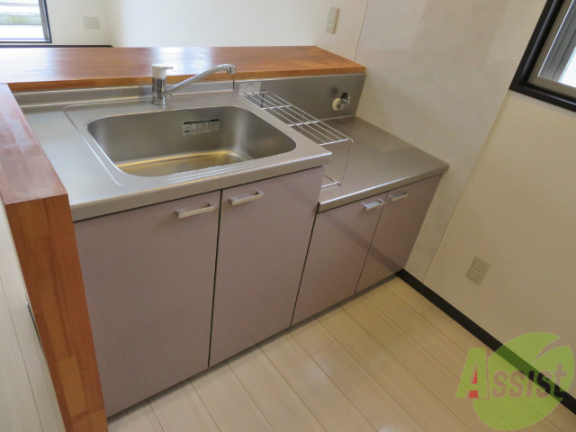 キッチン　キッチンはコンパクトですが使い易そうですね。