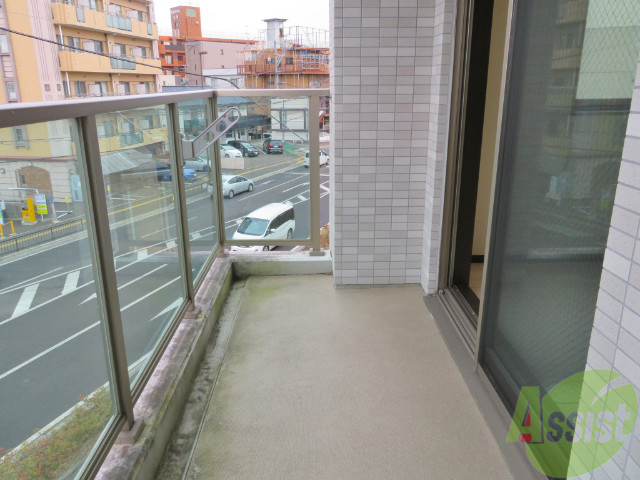 バルコニー　バルコニーが付いて晴れた日は洗濯物が干せますね