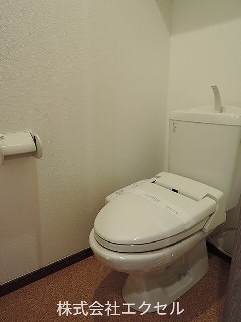 トイレ　温水洗浄便座です。
