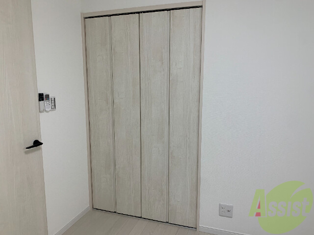 収納　こちらが壁と同じお色で統一された収納スペースになります。