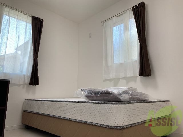 その他部屋・スペース　寝室はリビング隣のお部屋になります。ゆっくりとできる広さ。