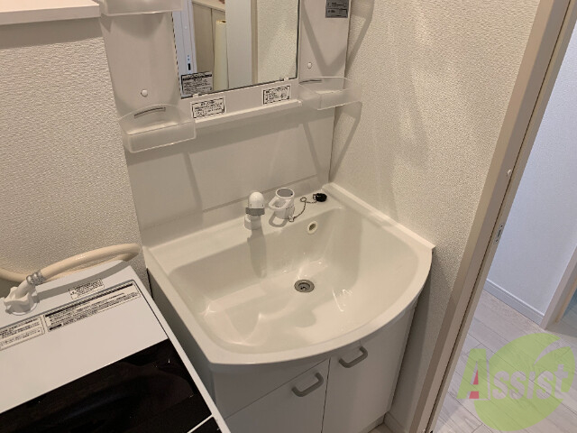 洗面設備　独立洗面台です。慌ただしい朝でも大丈夫ですね。