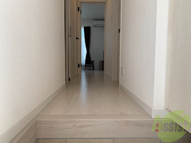 玄関　玄関入ると綺麗な洋室が広がっていました。