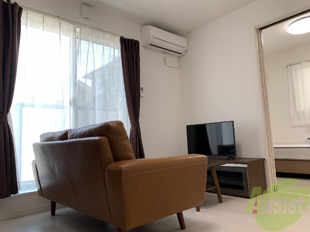 居室・リビング　白を基調とした清潔感のあるリビングはこちらになります。