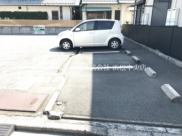 【パストラル船越の駐車場】