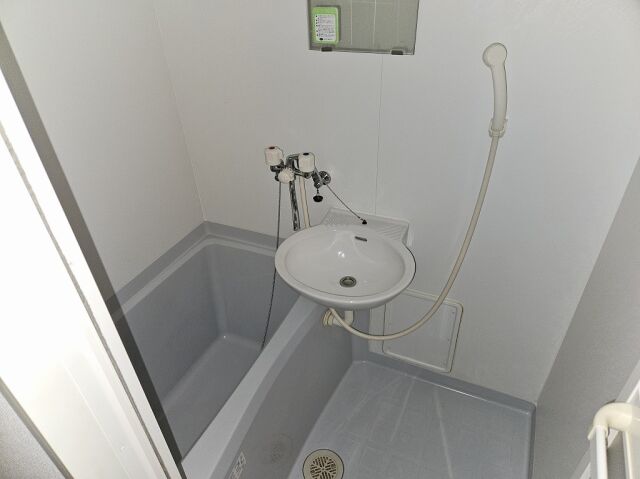 バス・シャワールーム　※同タイプ部屋の写真です。