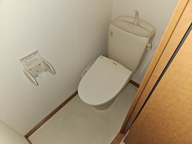 トイレ　※同タイプ部屋の写真です。