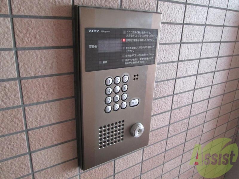 その他共有部分　安心のオートロック付き。