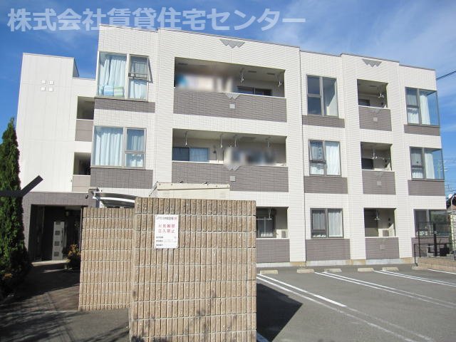 岩出市高塚のマンションの建物外観