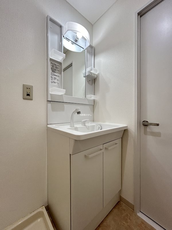 洗面設備　※別間取り参考写真