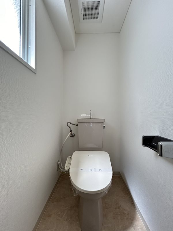 トイレ　※別間取り参考写真